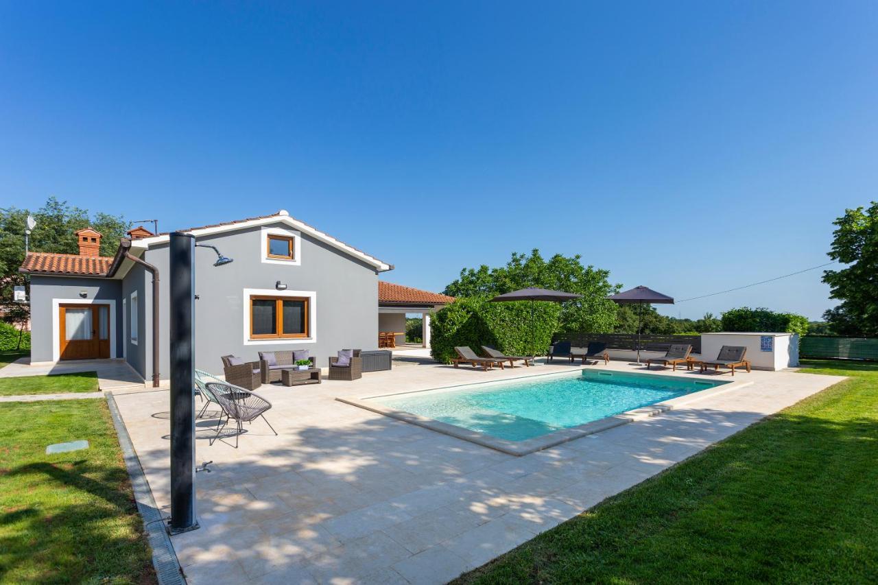Villa Anavi Bicici Exterior photo