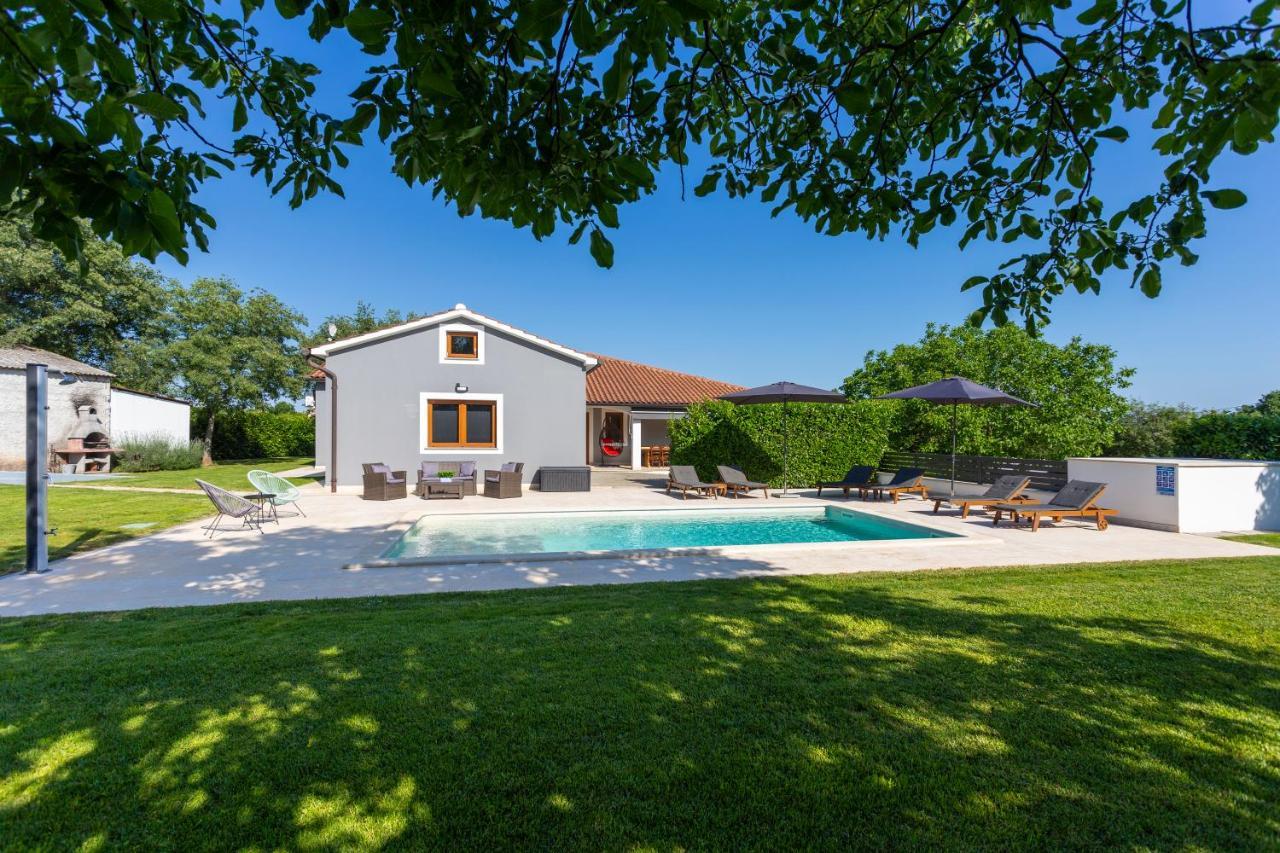 Villa Anavi Bicici Exterior photo