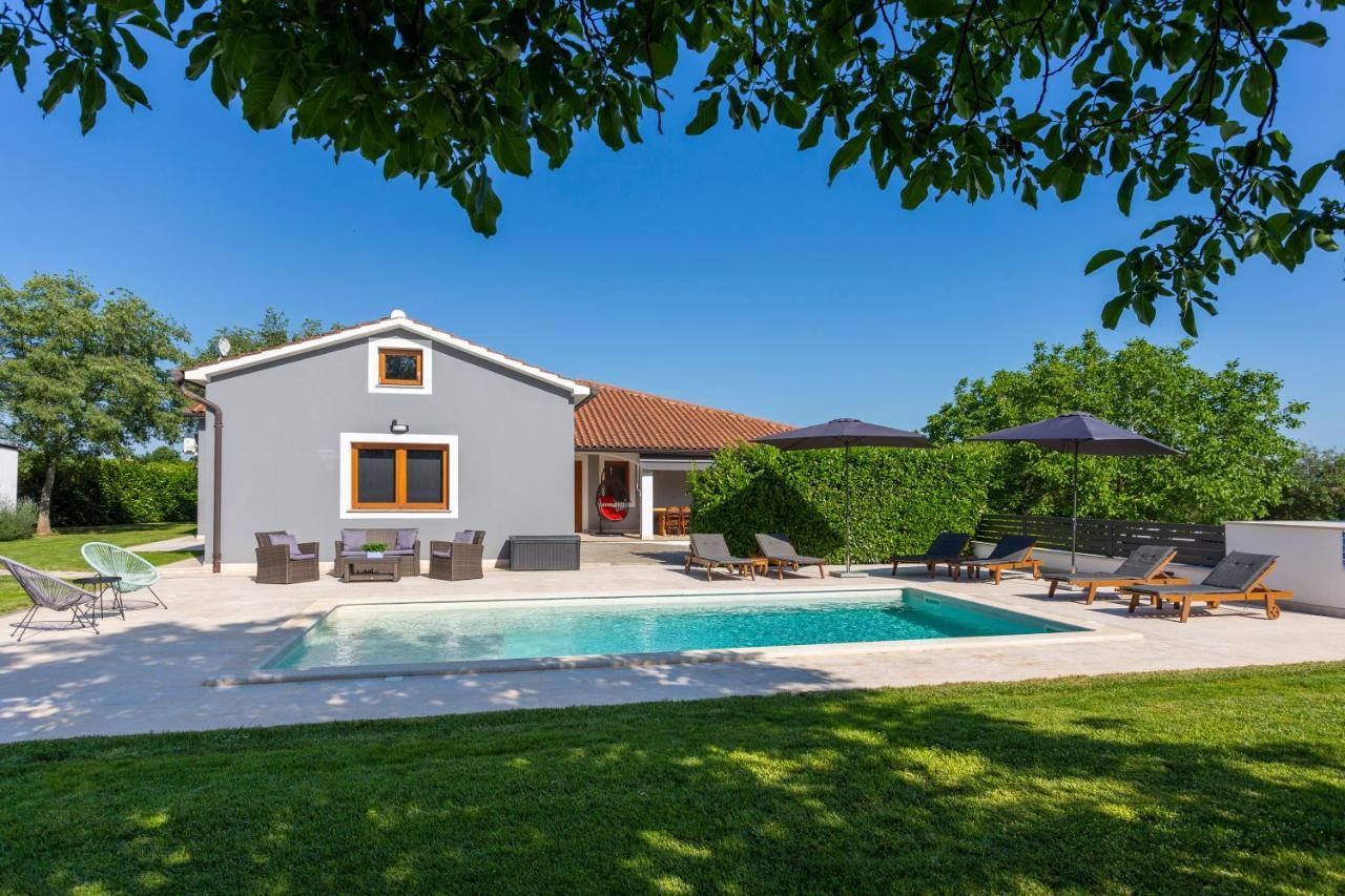 Villa Anavi Bicici Exterior photo